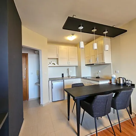 One-bedroom With Balcony & Fast Wifi 公寓 *