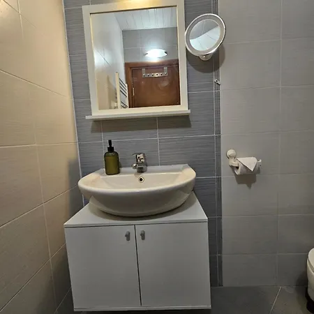 One-bedroom With Balcony & Fast Wifi Apartment